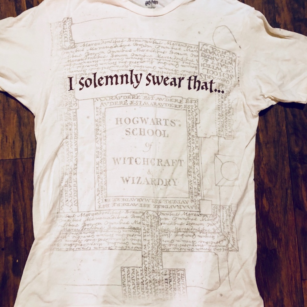 Harry Potter shirt changes color in sun